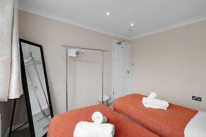 Stylish 4 Bedroom Home in Brightside Ave