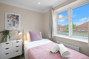 Stylish 4 Bedroom Home in Brightside Ave