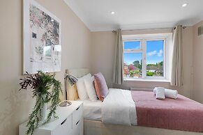 Stylish 4 Bedroom Home in Brightside Ave