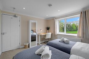 Stylish 4 Bedroom Home in Brightside Ave