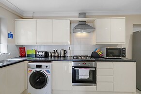 Stylish 4 Bedroom Home in Brightside Ave