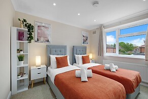 Stylish 4 Bedroom Home in Brightside Ave