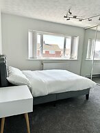 Hartlepool - House - Sleeps 5 - Parking