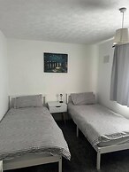 Hartlepool - House - Sleeps 5 - Parking