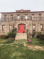 Assos Pırnal Köy Evi