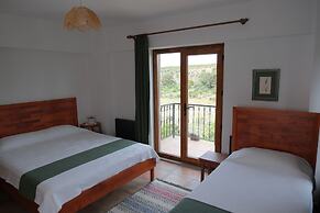 Assos Pırnal Köy Evi