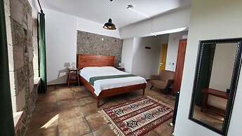 Assos Pırnal Köy Evi