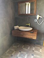 Assos Pırnal Köy Evi