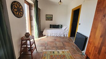 Assos Pırnal Köy Evi