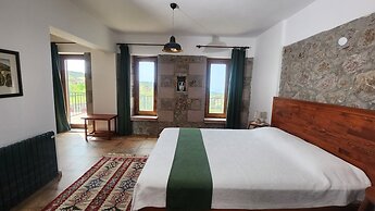 Assos Pırnal Köy Evi