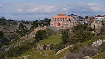 Assos Pırnal Köy Evi