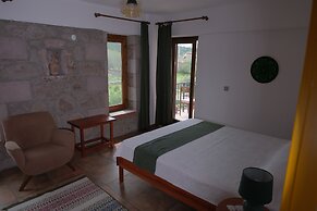 Assos Pırnal Köy Evi