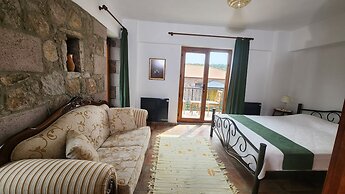 Assos Pırnal Köy Evi