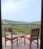 Assos Pırnal Köy Evi