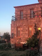 Assos Pırnal Köy Evi