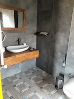 Assos Pırnal Köy Evi