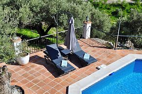 Villa El Dorado B&B and Wellness