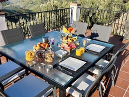 Villa El Dorado B&B and Wellness