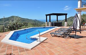 Villa El Dorado B&B and Wellness