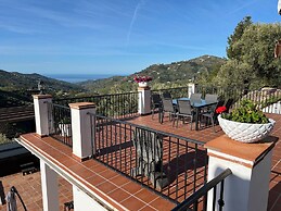 Villa El Dorado B&B and Wellness