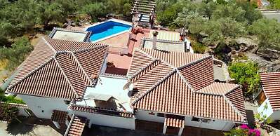 Villa El Dorado B&B and Wellness