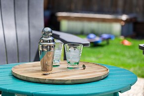 Mountain Ave Retreat - Walk to Old Town Fun!