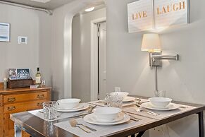 Mountain Ave Retreat - Walk to Old Town Fun!