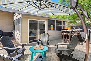 Mountain Ave Retreat - Walk to Old Town Fun!