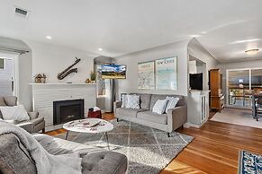 Mountain Ave Retreat - Walk to Old Town Fun!