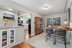 Mountain Ave Retreat - Walk to Old Town Fun!