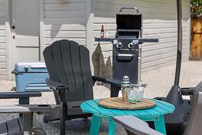 Mountain Ave Retreat - Walk to Old Town Fun!