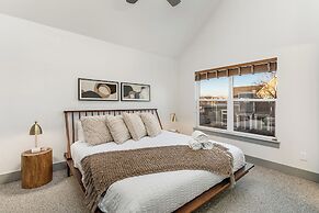 Spacious Retreat Near Old Town & Breweries