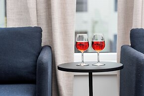 Luxury Apartments by Hyatus at Jade