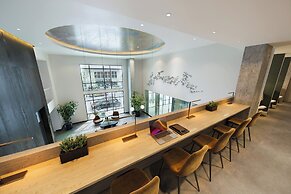 Luxury Apartments by Hyatus at Jade