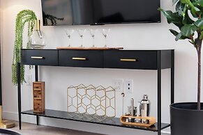 Luxury Apartments by Hyatus at Jade