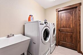 Old Town North Getaway King Beds & Game Room!