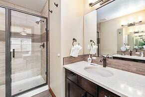 Old Town North Getaway King Beds & Game Room!