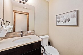 Old Town North Getaway King Beds & Game Room!