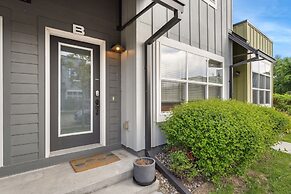 Old Town North Getaway King Beds & Game Room!