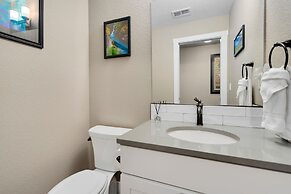 Old Town North Getaway King Beds & Game Room!