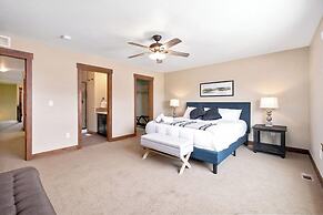 Old Town North Getaway King Beds & Game Room!