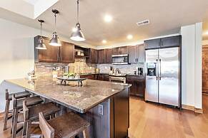 Old Town North Getaway King Beds & Game Room!