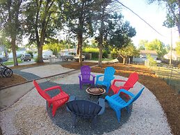 UNC Hideaway King Beds, Backyard & Bicycles