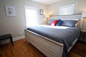 UNC Hideaway King Beds, Backyard & Bicycles