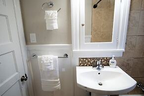 UNC Hideaway King Beds, Backyard & Bicycles