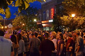 UNC Hideaway King Beds, Backyard & Bicycles