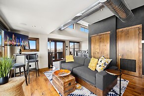 Penthouse With Mountain Views in Heart of Old Town