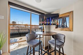 Penthouse With Mountain Views in Heart of Old Town