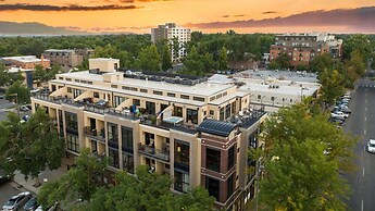 Penthouse With Mountain Views in Heart of Old Town