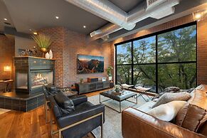 Penthouse With Mountain Views in Heart of Old Town